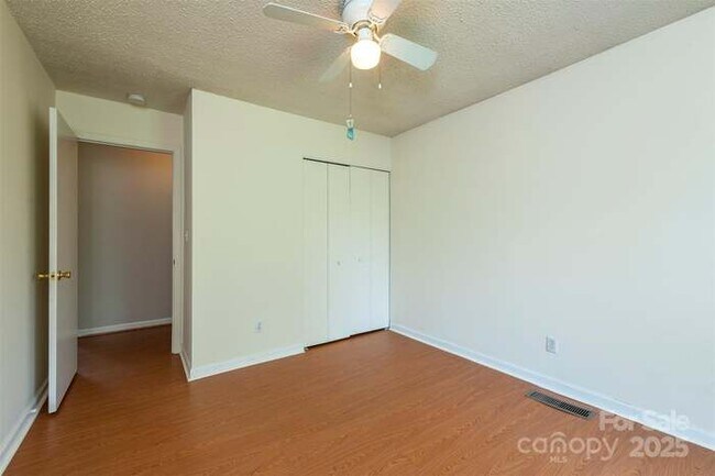 Building Photo - 411 Holly Hill Dr