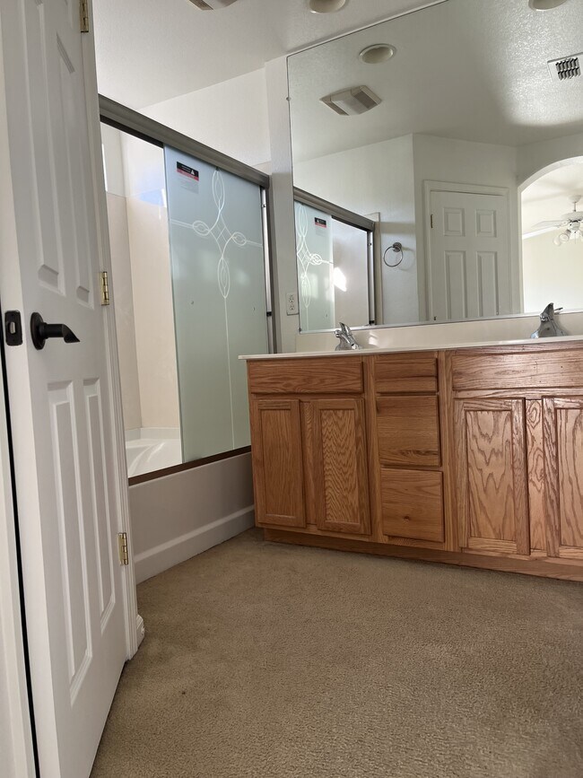 Building Photo - 2177 Stonewater Dr