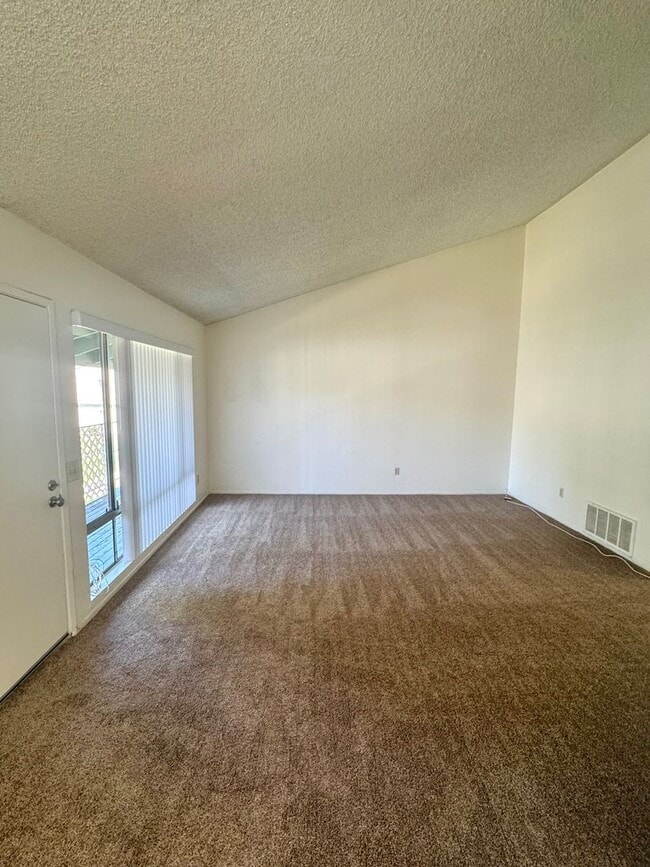 Building Photo - Spacious Upstairs Two-Bedroom 1 & 1/2 Bath...