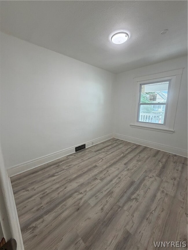 Building Photo - 1533 La Salle Ave