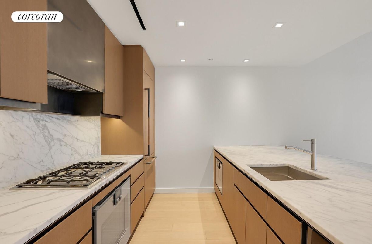 Building Photo - 555 W 22nd St