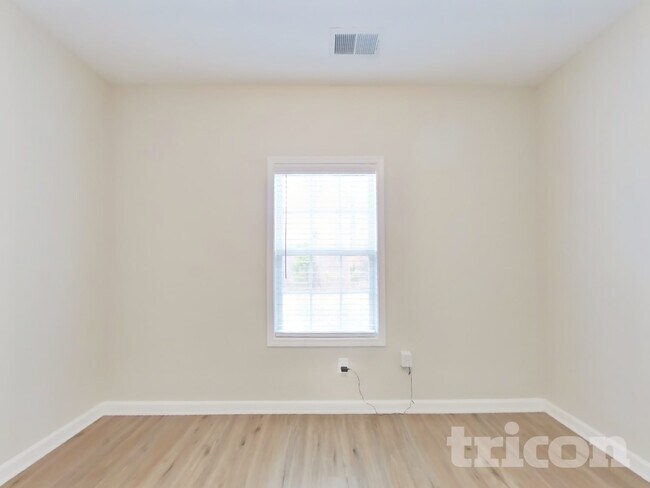 Building Photo - 825 Ellyson Dr