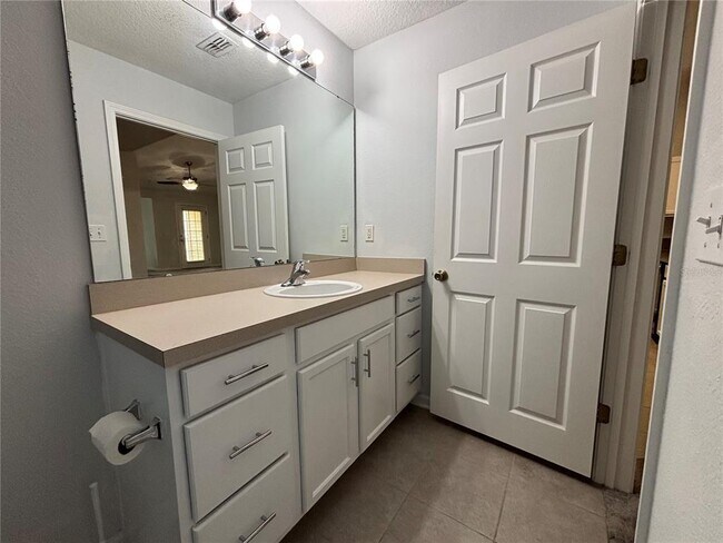 Building Photo - 575 Oakleaf Plantation Pkwy