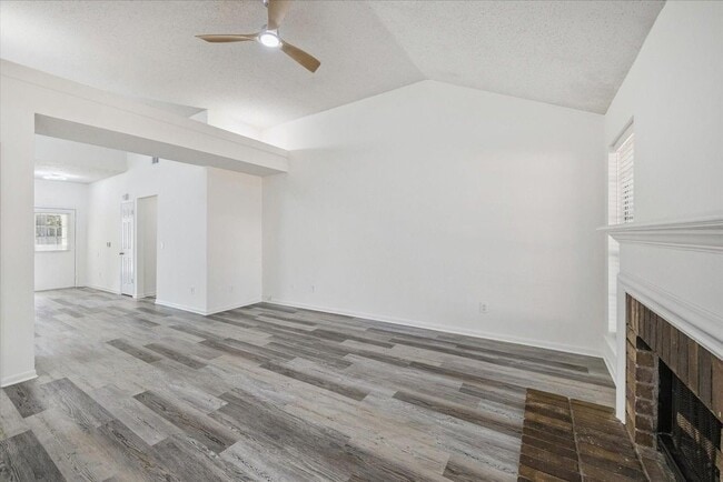 Building Photo - 143 W Village Knoll Cir