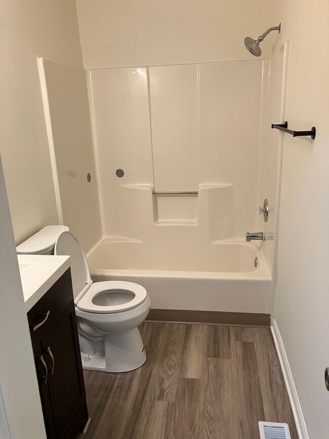 Building Photo - Townhome - 2 Bedroom & 1.5 Bath at Troy Cr...