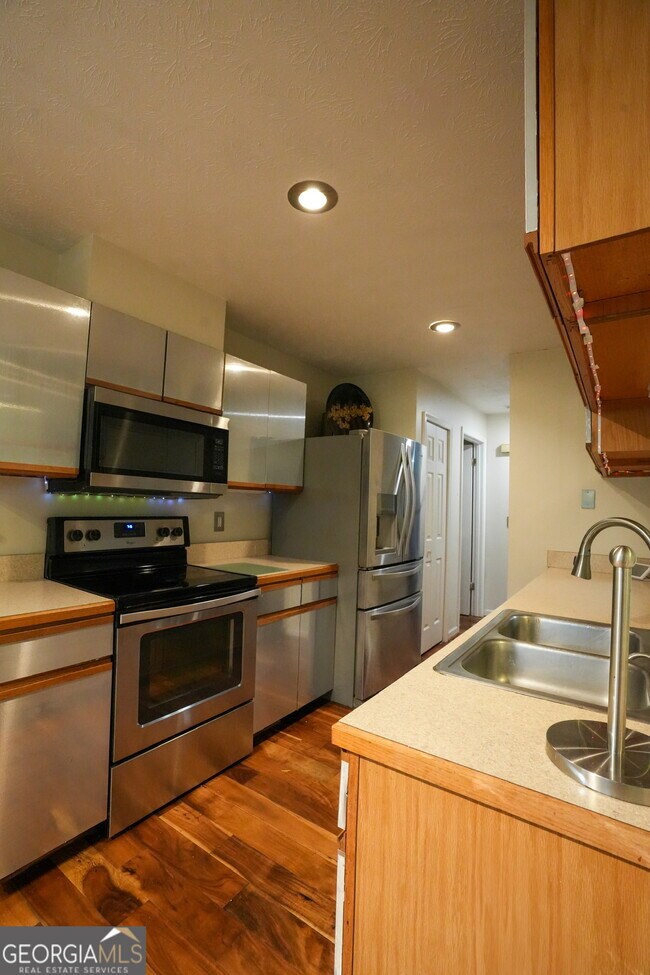 Building Photo - 3 Normandy Ct