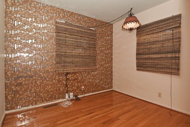Building Photo - Charming 3-Bedroom Retreat with 2 Full Baths on South Meridian Street – 1516 Sq Ft of Comfort in ...