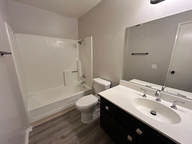Building Photo - Beautiful 3 Bed 2 Bath Condo in Yorba Linda with Greenbelt Views