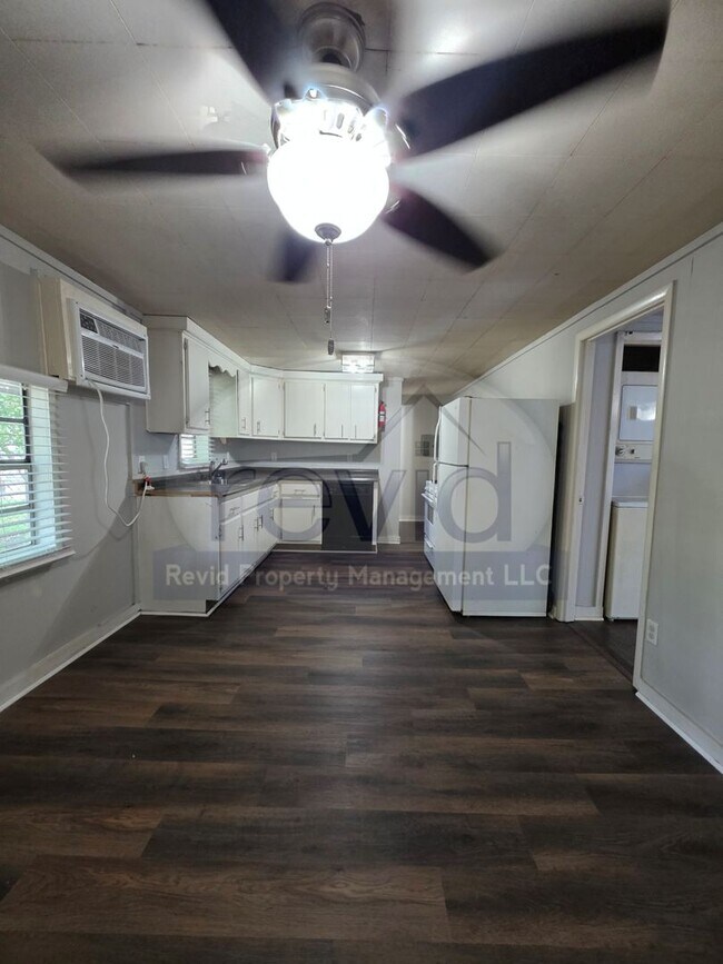 Building Photo - Great 2 Bedroom Apartment in Midtown!