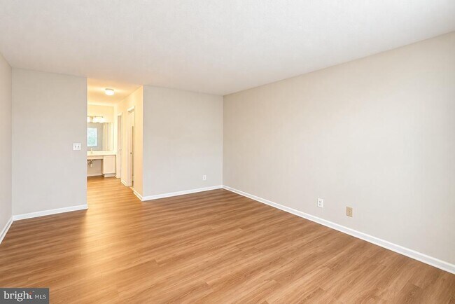 Building Photo - 8380 Greensboro Dr