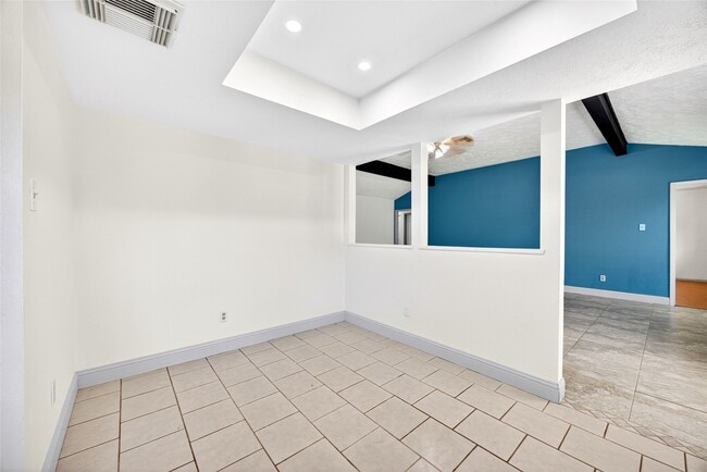 Building Photo - 3031 Shawnee Dr