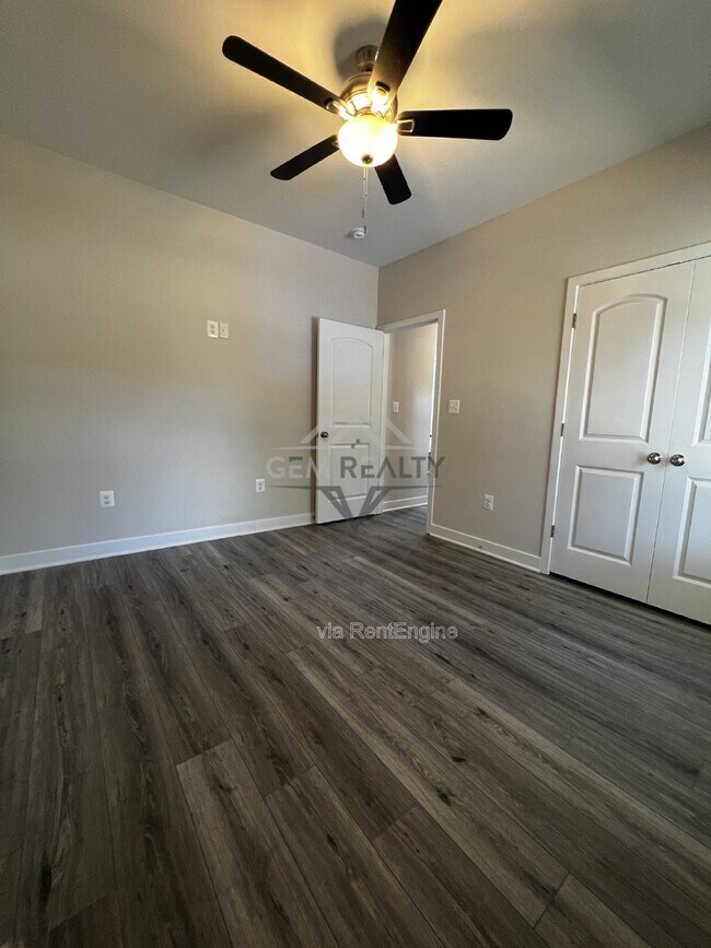 Building Photo - 38 Meadow View Ln