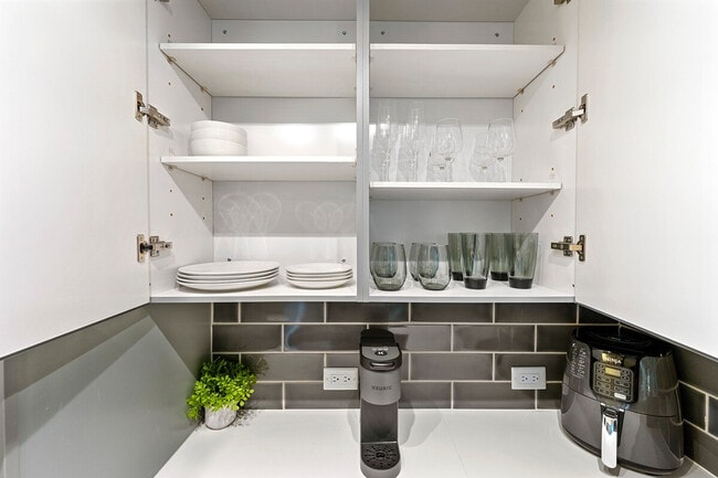 Building Photo - 1400 W Peachtree St NW