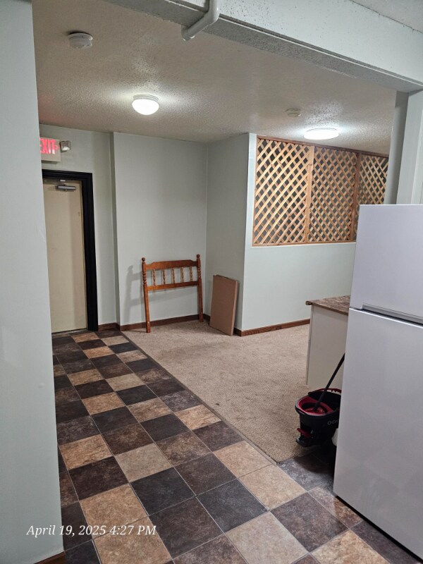 Building Photo - 615 S Chestnut St