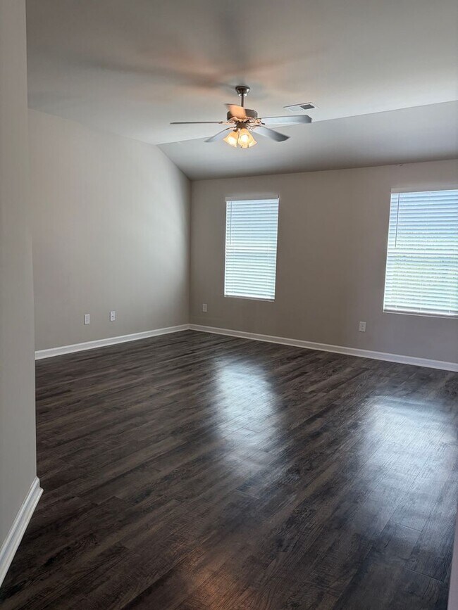 Building Photo - 401 Woodland Trl