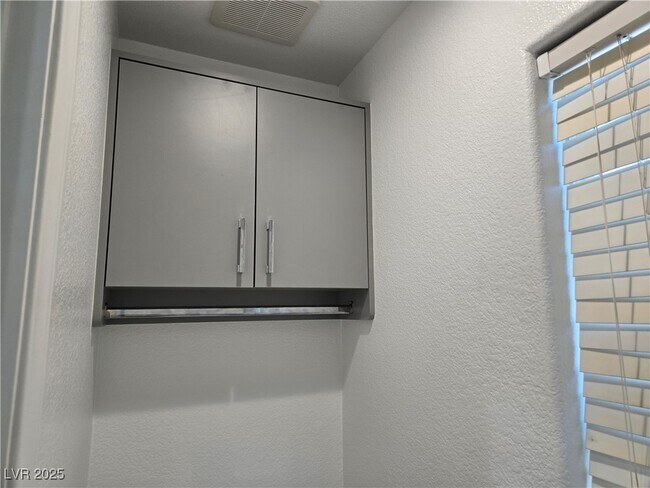 Building Photo - 221 Palmarosa St
