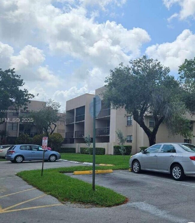 Building Photo - 10625 SW 112th Ave