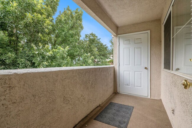 Building Photo - 2 bed, close to Ft Carson. Top Floor unit, Available now