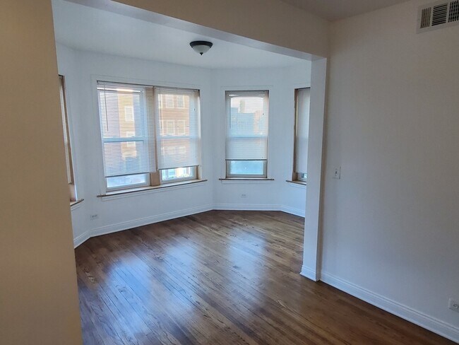 Building Photo - 7306 S Oglesby Ave