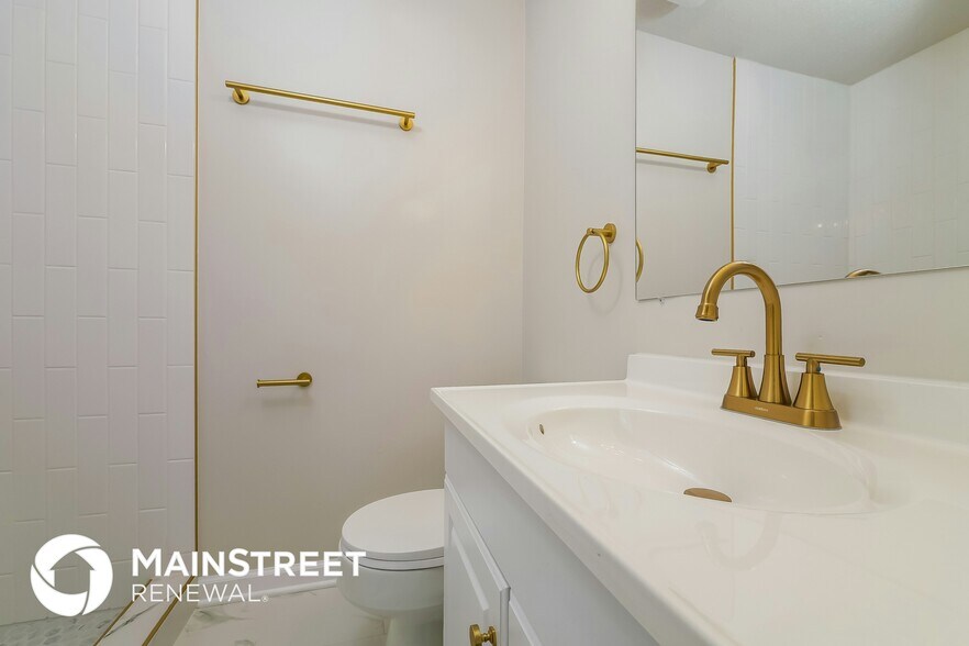 Building Photo - 11515 N Charlotte St