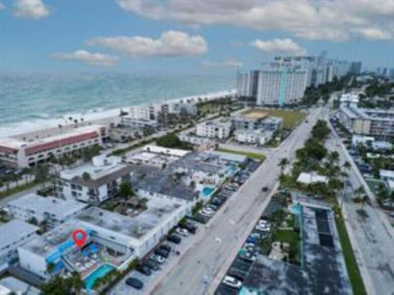 Building Photo - 4228 N Ocean Dr