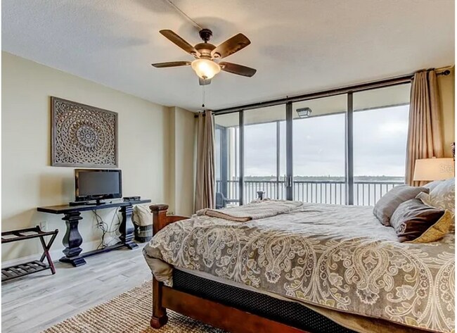 Building Photo - LONG TERM - FULLY FURNISHED 2/2 Open water...