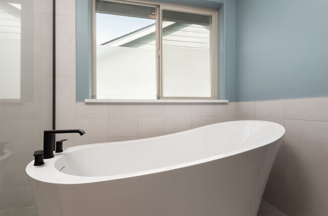 Building Photo - 4-Bedroom Home Near Pine Nursery Park Smart Upgrades & Spacious Yard