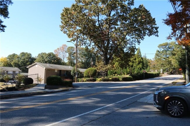 Building Photo - 1468 Briarwood Rd NE