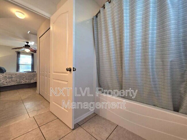 Building Photo - 1243 NW 22nd Ave