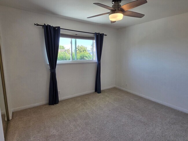 Building Photo - E. Ventura 4+2.5 Single Family Home w/ man...