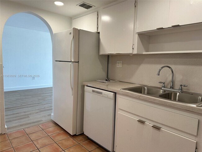 Building Photo - 706 NW 87th Ave