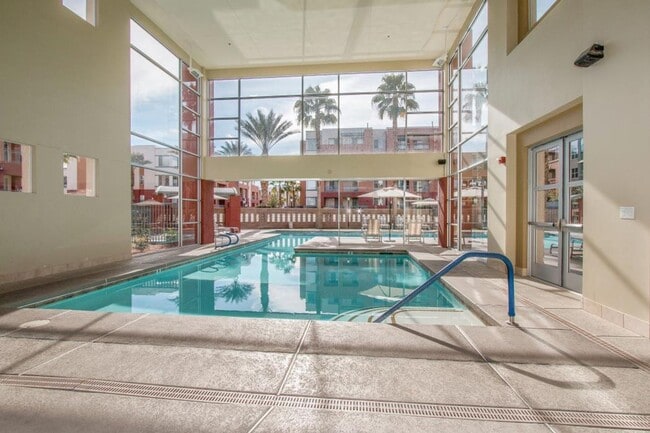 Building Photo - Beautifully Upgraded Park Avenue Condo Ava...