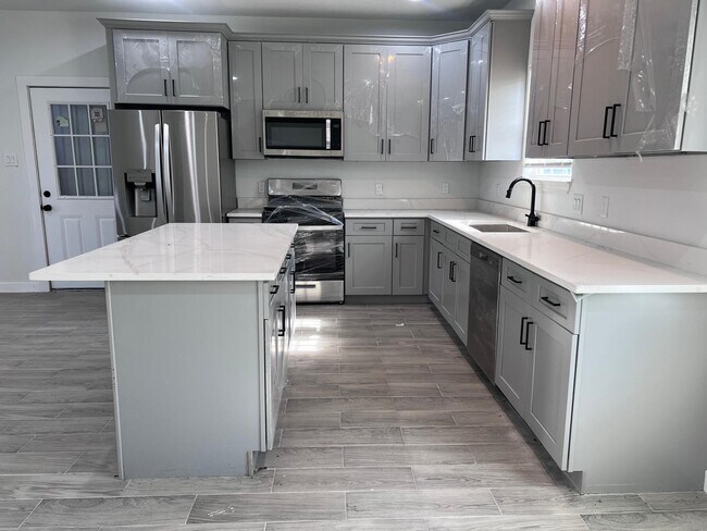 Building Photo - 9210 Martell St