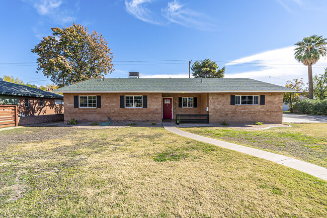 Building Photo - Beautiful Biltmore 4 Bedroom Home