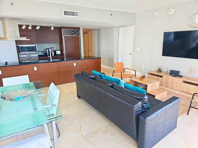 Building Photo - 485 Brickell Ave