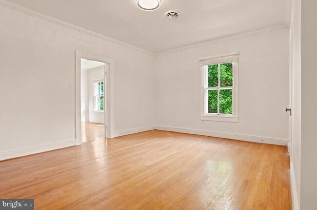 Building Photo - 209 N Washington St
