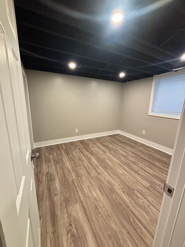 Building Photo - 5302 East Dr