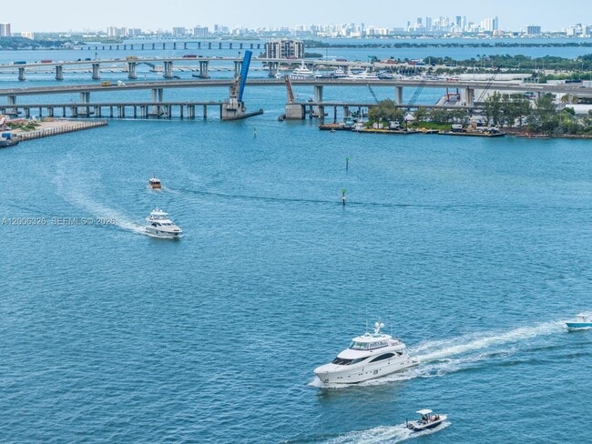 Building Photo - 888 Brickell Key Dr