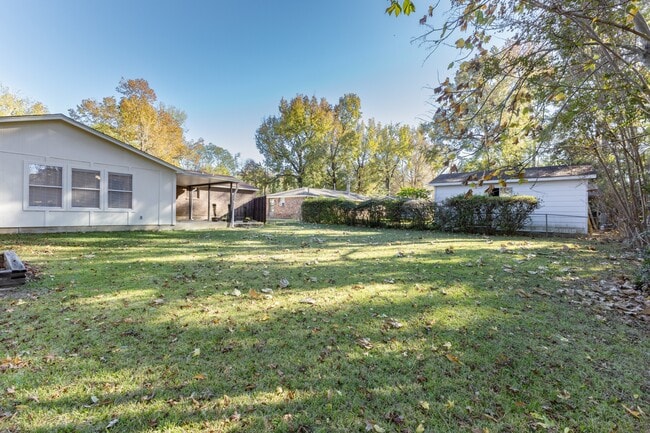 Building Photo - 617 Wisteria Rd