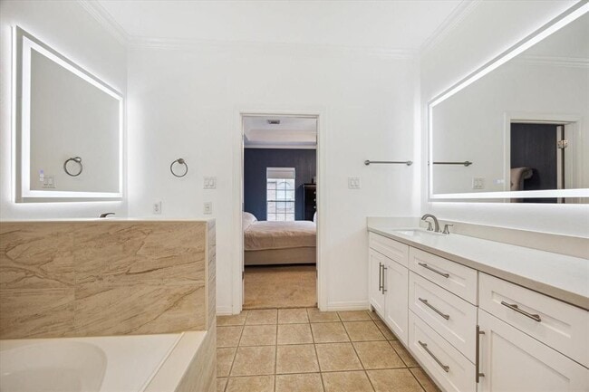 Building Photo - 2842 Briarhurst Park