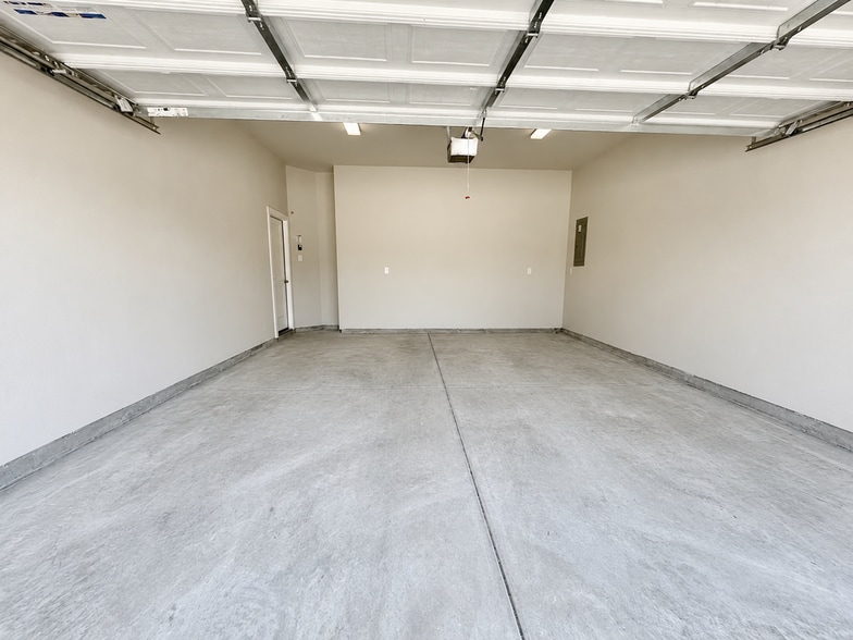 Building Photo - 21018 Camberwell Beauty Ln