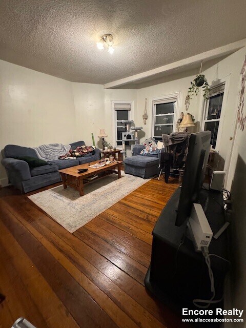 Building Photo - 121 Brook St