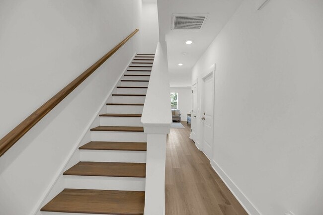 Building Photo - Gorgeous West Ashley Town home!