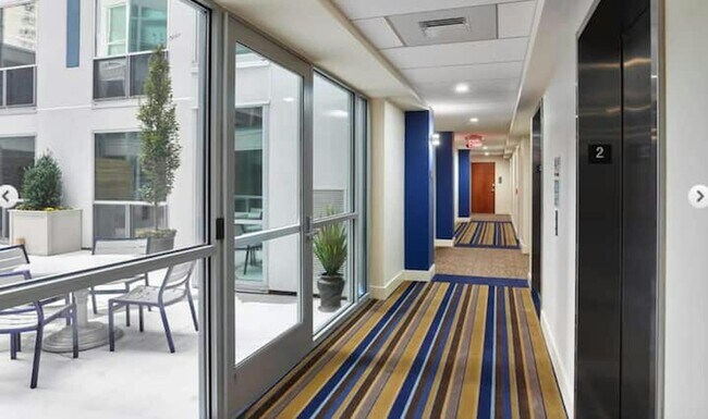 lobby - 2017 Chestnut St