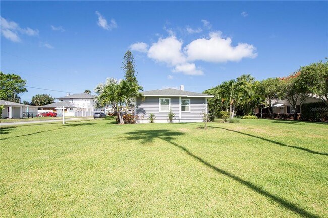 Building Photo - 3200 DE BAZAN Ave