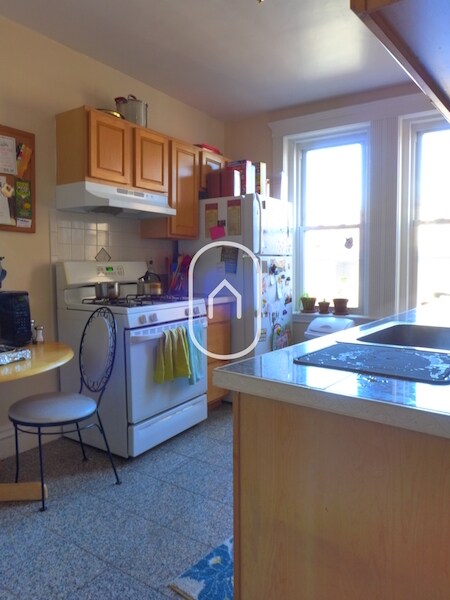 Building Photo - 144 Strathmore Rd