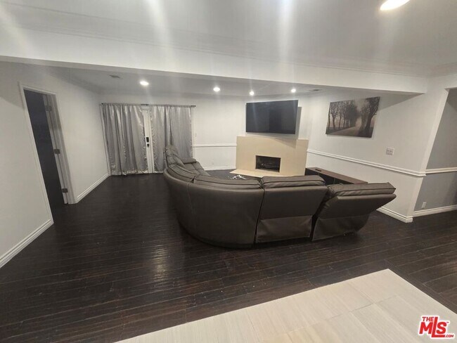 Building Photo - 19150 Topham St