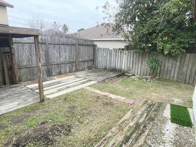 Building Photo - 710 Legion Dr