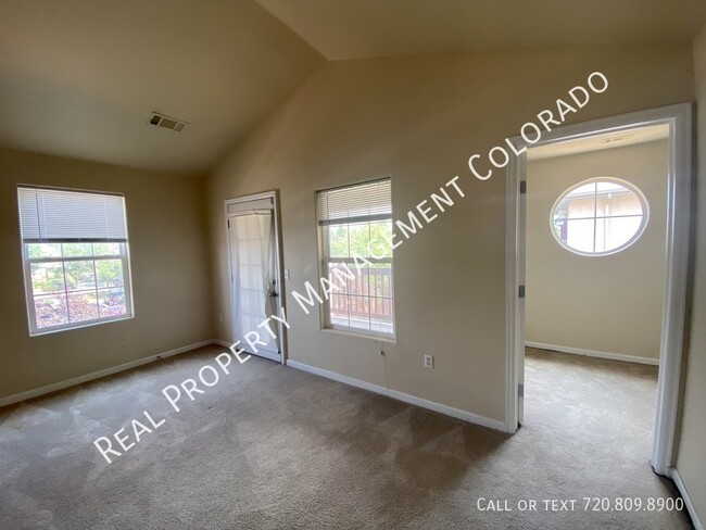 Building Photo - Beautiful Townhome in Aurora