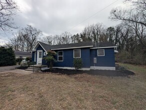 Building Photo - Charming Home in the Heart of Rossville – Convenient & Comfortable Living!